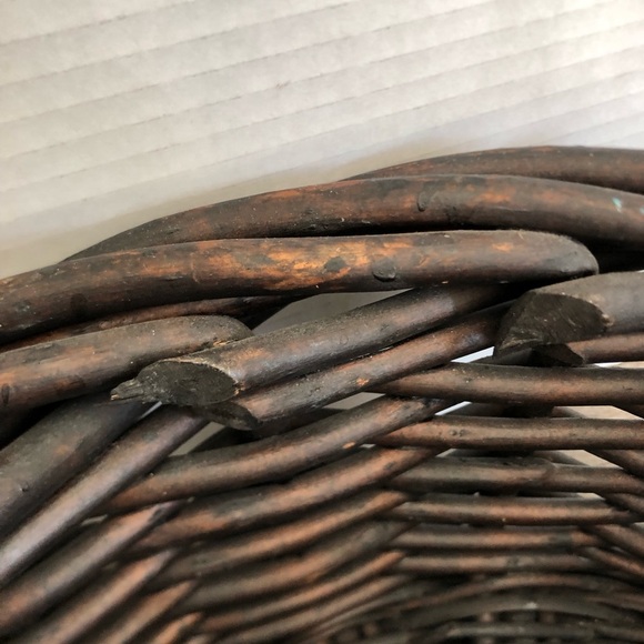 Large Brown Wicker Basket - Picture 7 of 12